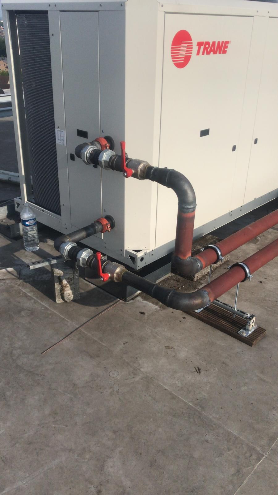 Op&eacute;rations de soudure et tuyauterie sur site industriel